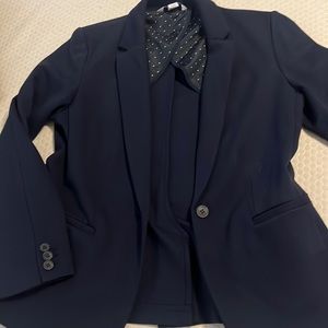 Beautiful navy blue blazer with buttons on the sleeves size medium